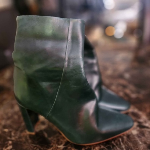 Beautiful REAL LEATHER, green boots by ZARA COLLECTION, made in Spain - Picture 1 of 4